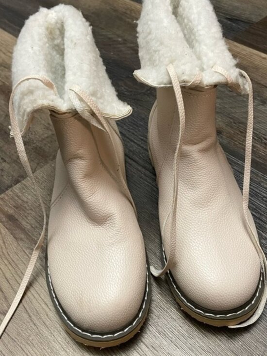 Women's Cream Winter Boots - Picture 1 of 2